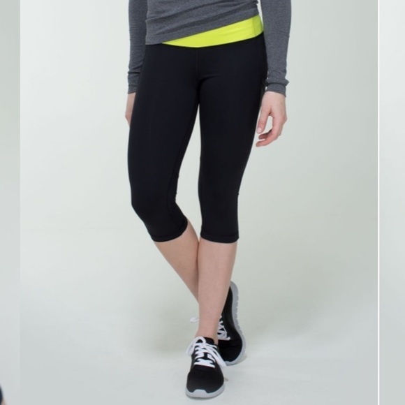 Lululemon Cut the Crop Leggings Faux Leather Side - Size 2 - Picture 4 of 6